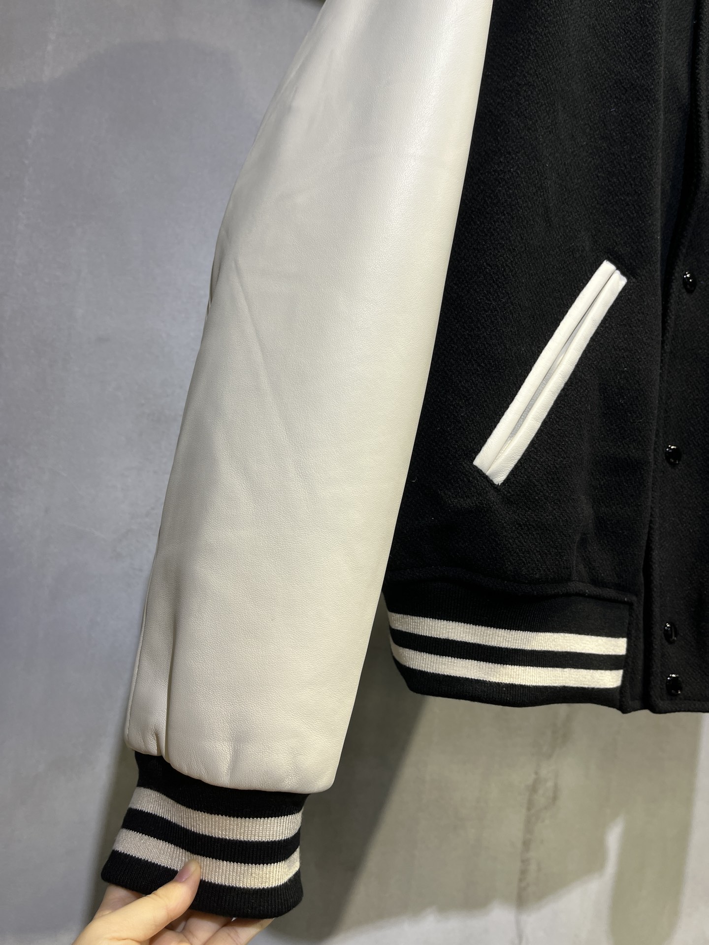 CELINE 赛琳 FW21 大C字母 Logo 学院风 棒球服  宽松 长袖 外套 羊毛 牛皮 皮衣 黑白 2V56D896C-38NO