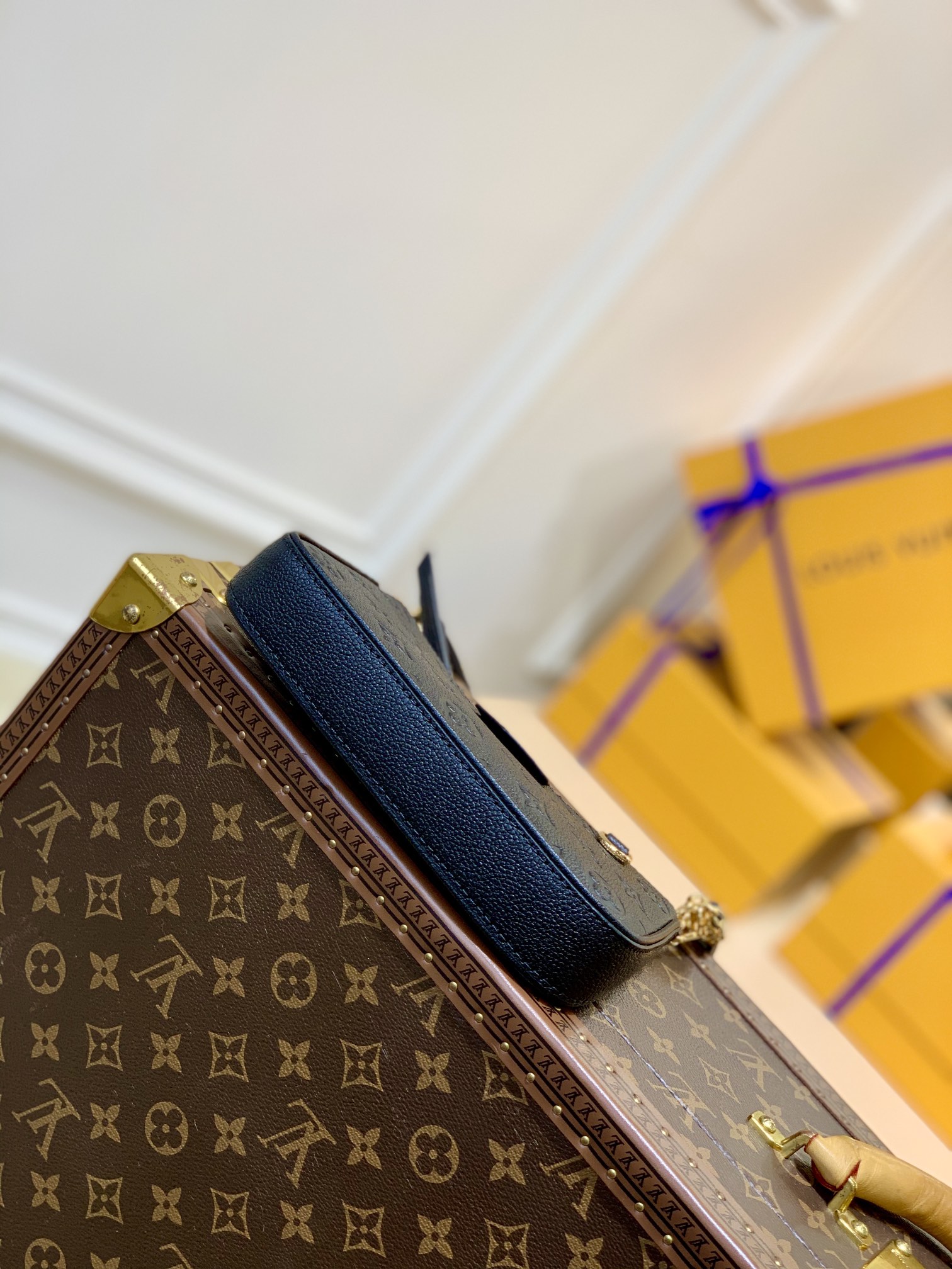  LOUIS VUITTON 路易威登 Easy Pouch On Strap 属件D形环拉链开合老花压纹牛皮革 斜挎包 单肩包 手提包 黑色 M80349