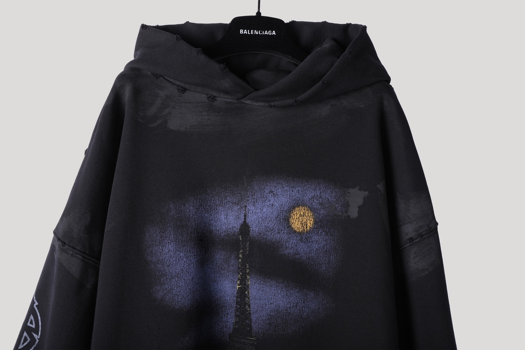  Balenciaga 巴黎世家 巴黎铁塔 印花 连帽 卫衣帽衫 套头 长袖 秋冬保暖 男女同款  黑色 744462TOVE31055