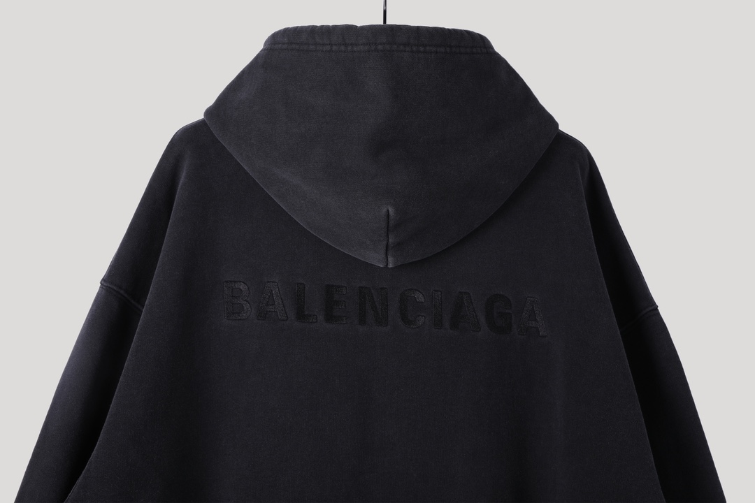  Balenciaga 巴黎世家  刺繡  印花 连帽 卫衣帽衫 套头 长袖 秋冬保暖 男女同款  黑色  600583TLVB81146