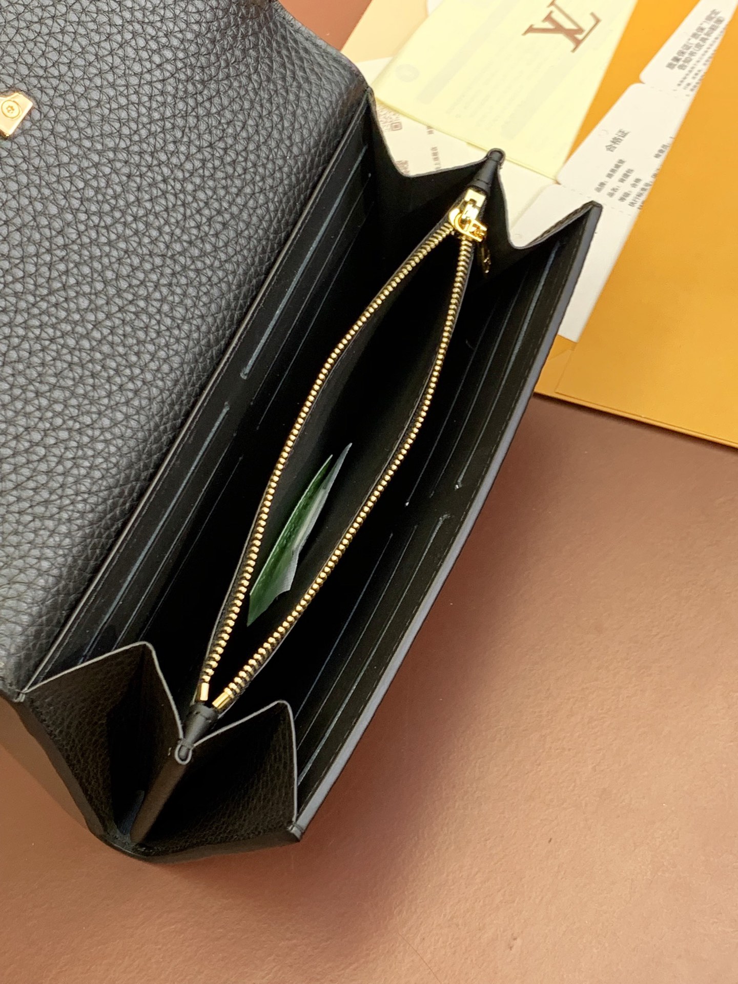  LOUIS VUITTON 路易威登  水波纹  短夹 小牛皮 钱夹 钱包 男女同款 黑色   M60662