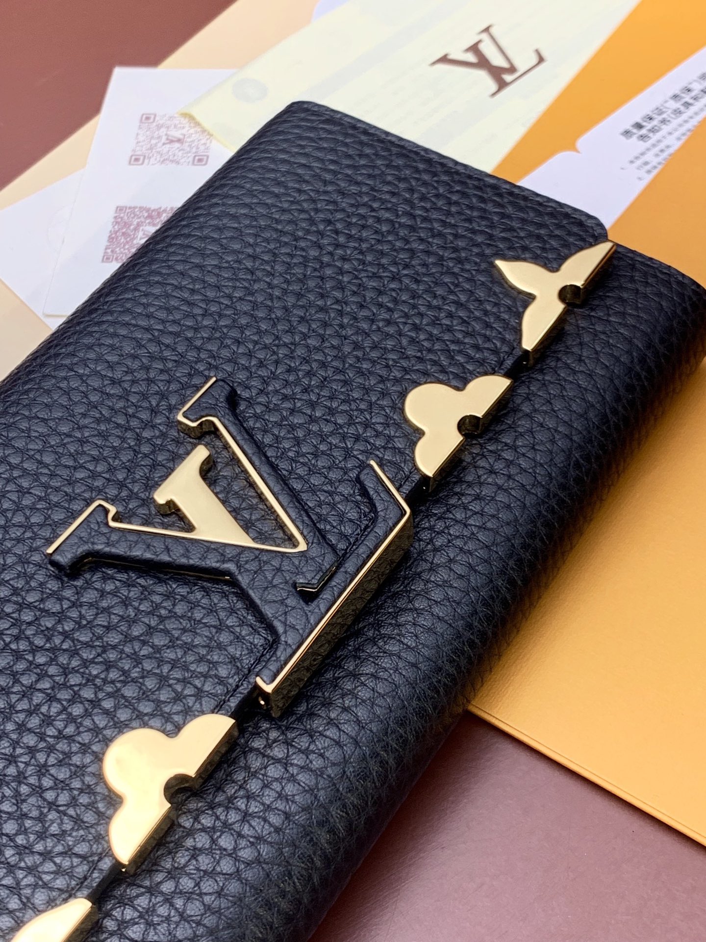 LOUIS VUITTON 路易威登  水波纹  短夹 小牛皮 钱夹 钱包 男女同款 黑色   M60662