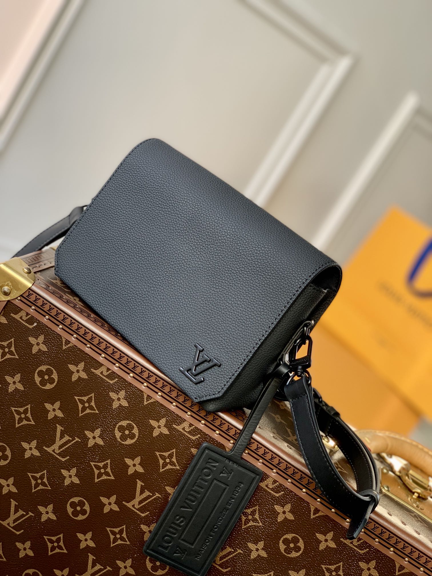  LOUIS VUITTON 路易威登 Flap  开合 老花 压纹牛皮革 斜挎包 单肩包 手提包 迷你 黑色 M82085