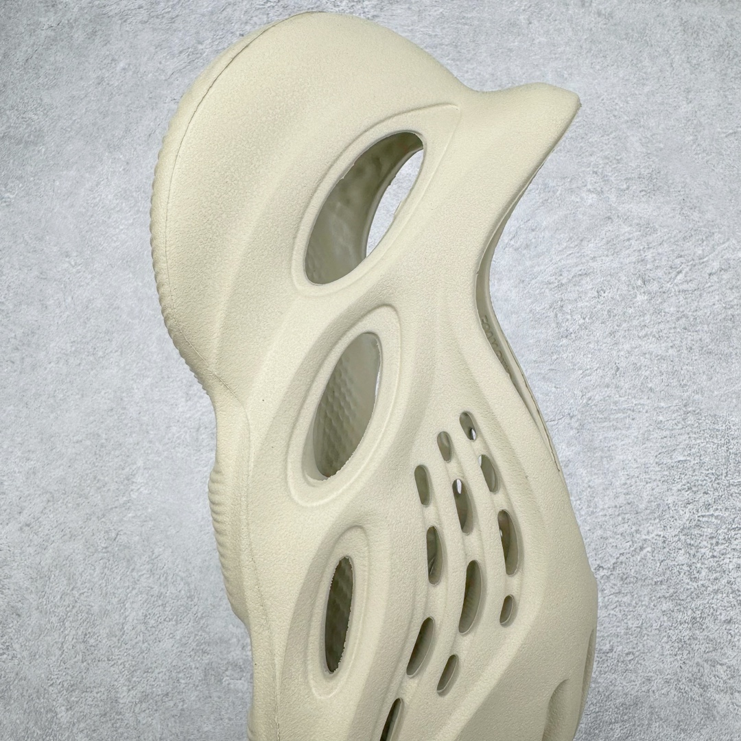  adidas originals Yeezy Foam Runner  运动凉鞋 洞洞鞋 拖鞋 室内室外拖 男鞋 浅棕色 GV 6840