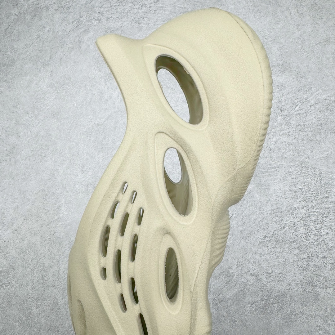  adidas originals Yeezy Foam Runner  运动凉鞋 洞洞鞋 拖鞋 室内室外拖 男鞋 浅棕色 GV 6840