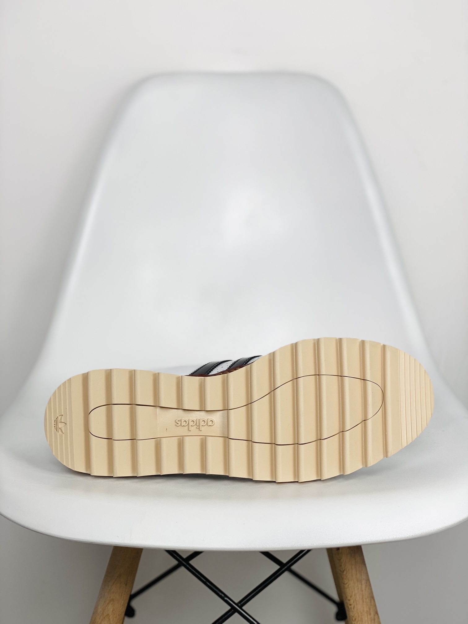 CLOT x Neighbored x adidas Originals Superstar 低筒 复古板鞋 休闲鞋 男鞋 女鞋  白色IH3132