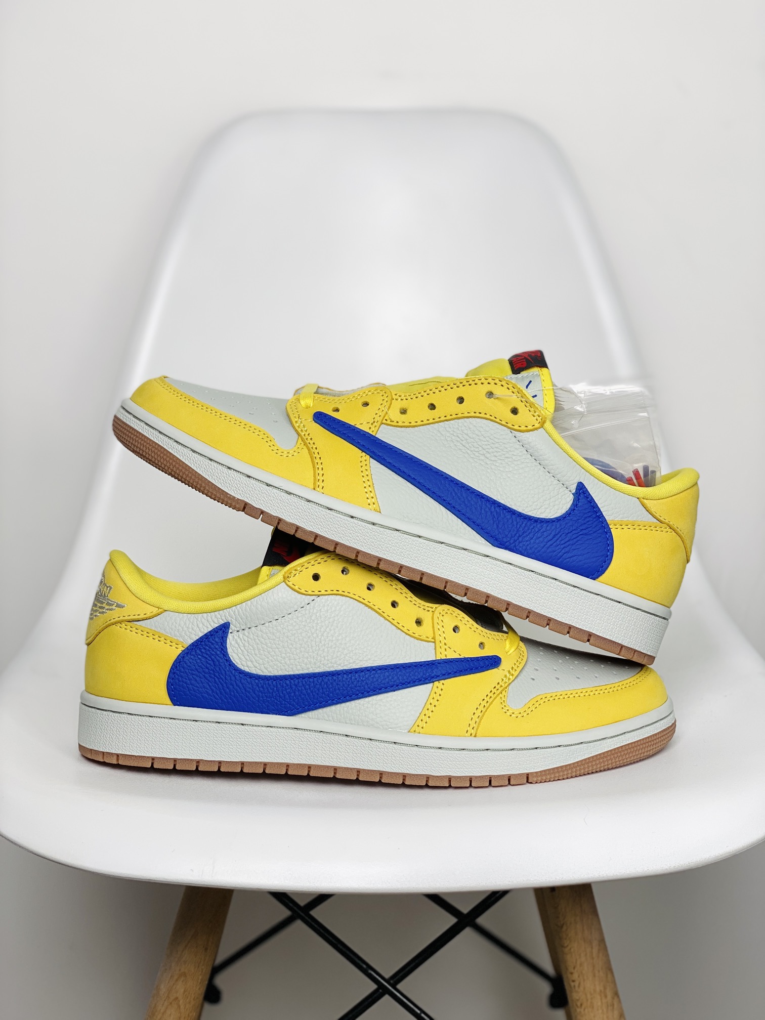 天花板 Travis Scott x Air Jordan 1 Low  AJ1 倒钩  低筒 倒钩 板鞋 篮球鞋 波鞋 男女同款 黄蓝色 DZ4137-700 