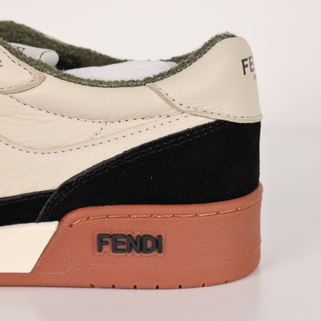 FENDI芬迪 Match 低筒 拼接 复古百搭 时尚板鞋 平底 休闲鞋 男女同款 黑白
