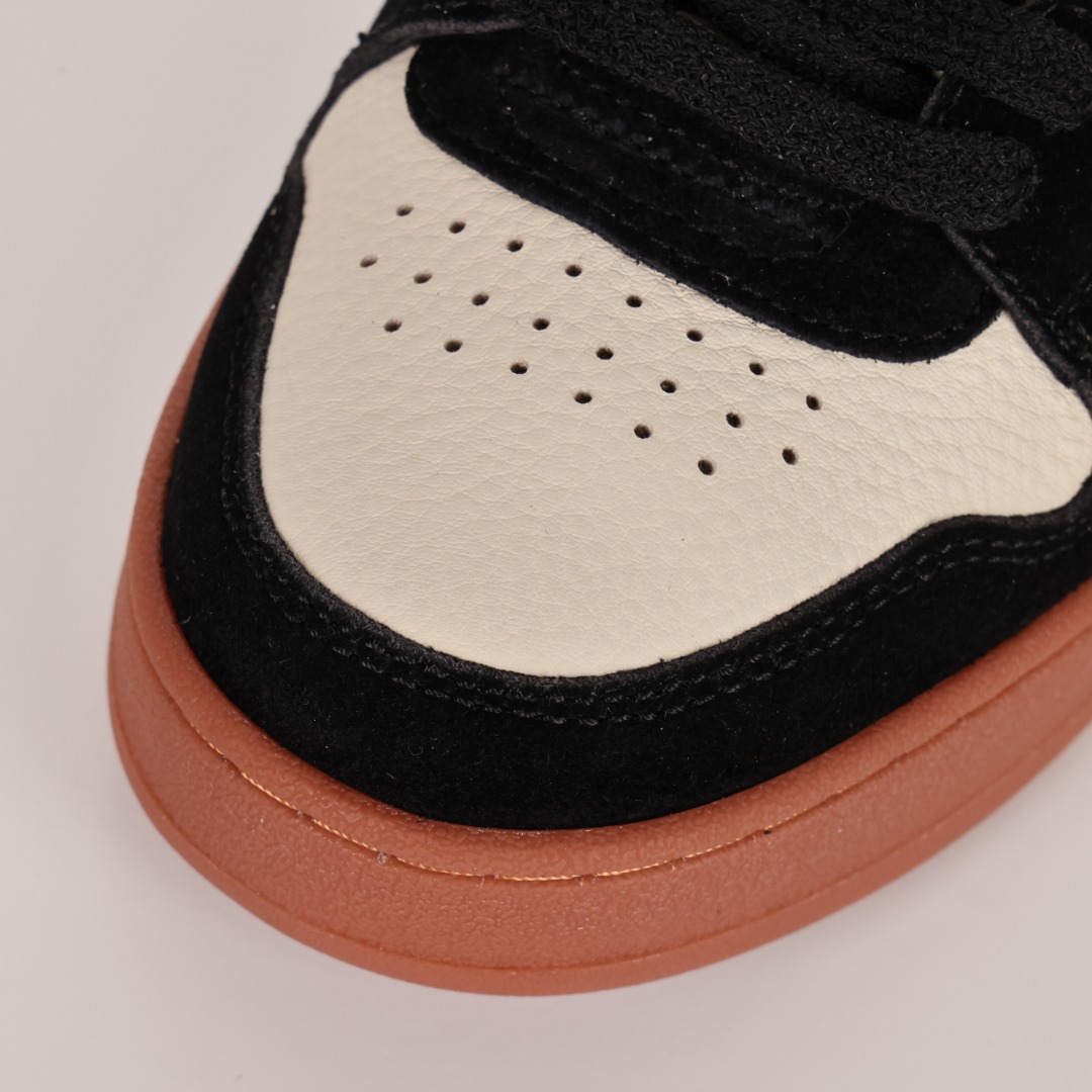 FENDI芬迪 Match 低筒 拼接 复古百搭 时尚板鞋 平底 休闲鞋 男女同款 黑白