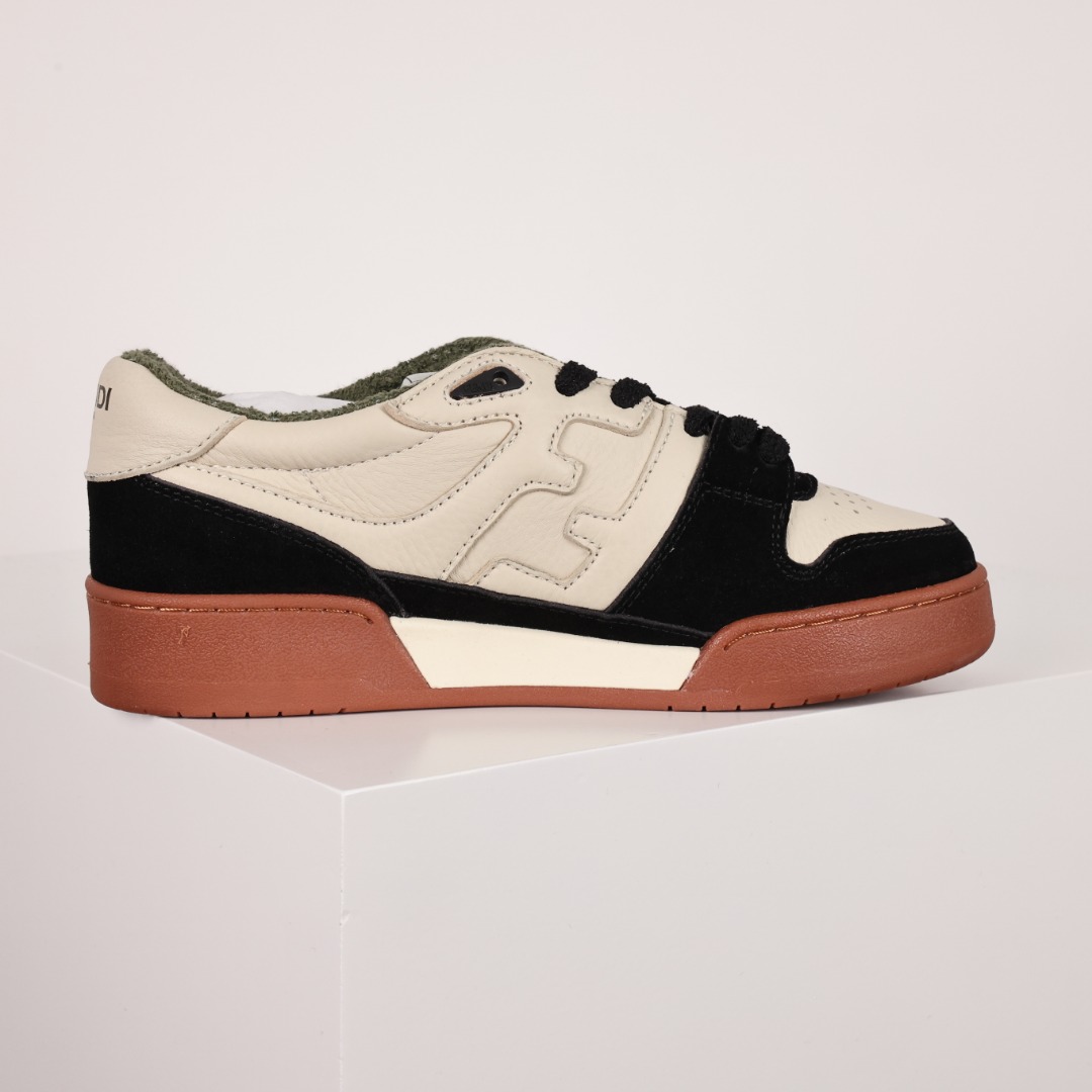 FENDI芬迪 Match 低筒 拼接 复古百搭 时尚板鞋 平底 休闲鞋 男女同款 黑白