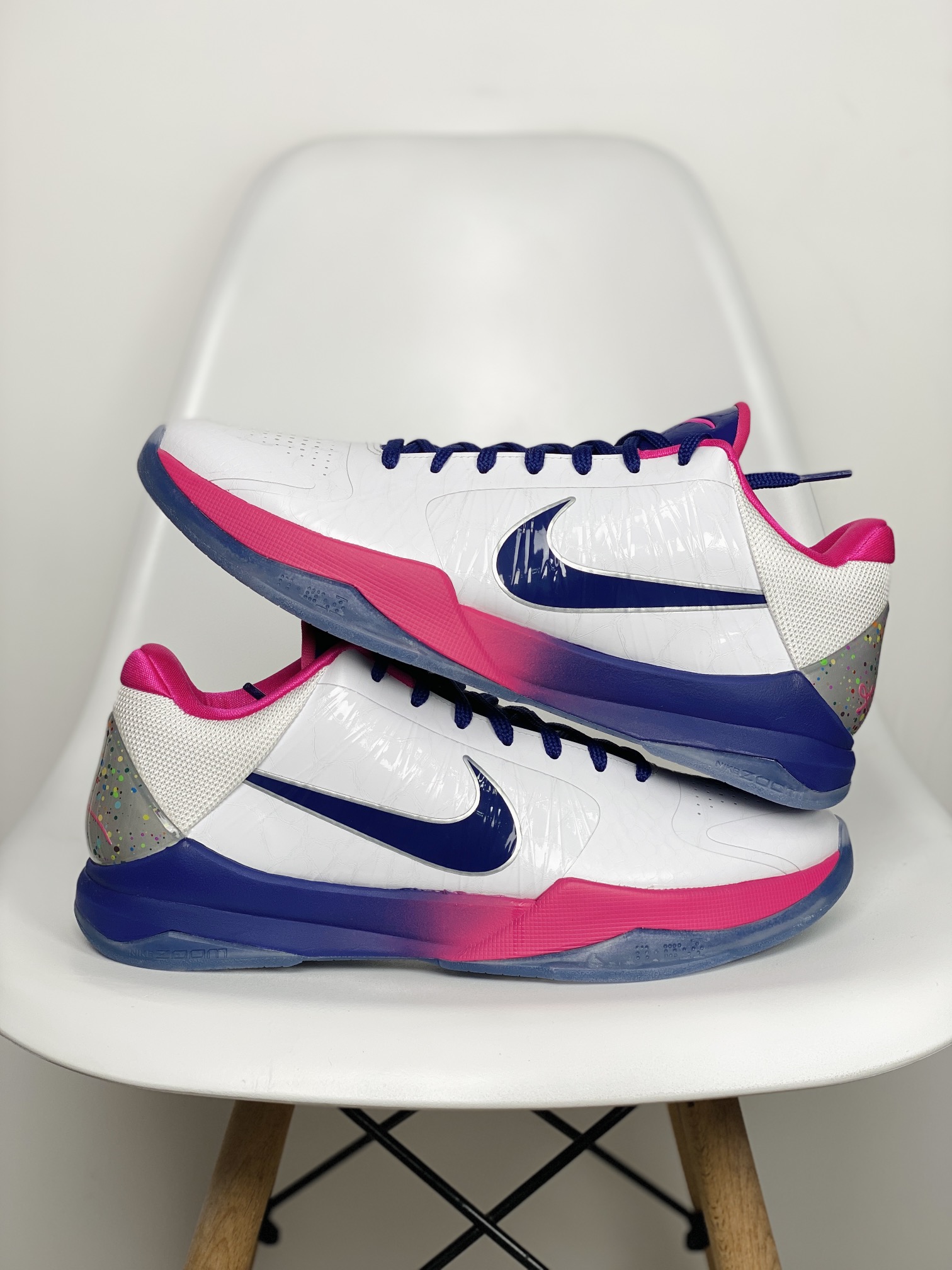到货后不可临时取消退换 H12 KOBE5 Kay Yow 低筒 前掌气垫 球鞋 籃球鞋 實戰鞋  真碳板 男鞋 乳腺癌 CW2210-100