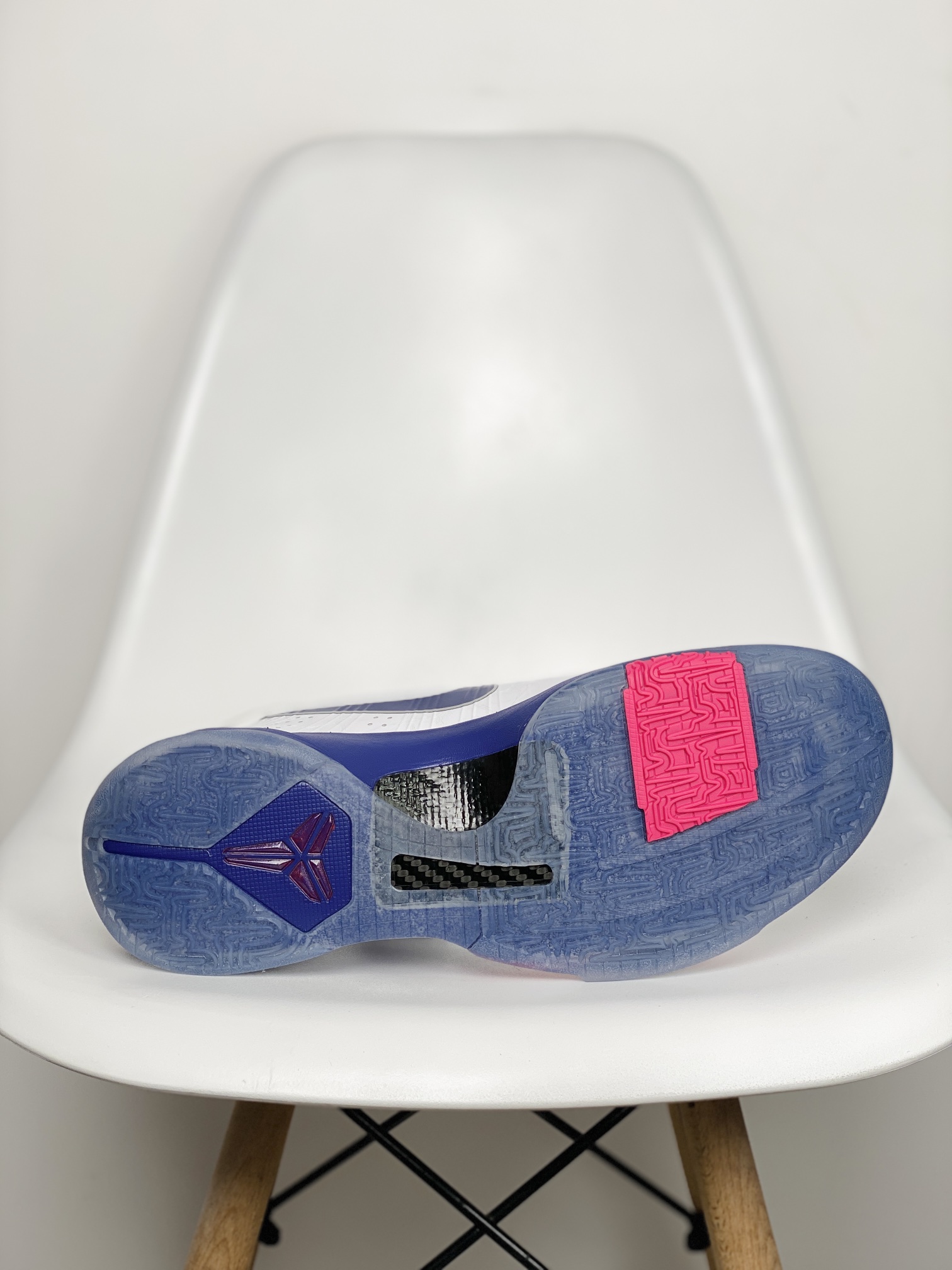 到货后不可临时取消退换 H12 KOBE5 Kay Yow 低筒 前掌气垫 球鞋 籃球鞋 實戰鞋  真碳板 男鞋 乳腺癌 CW2210-100