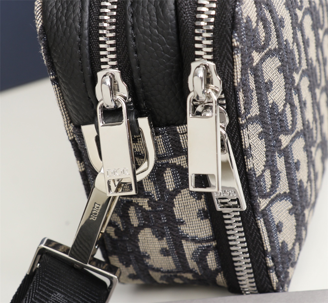 Dior 迪奥 Oblique 经典 刺绣老花满印 肩带 科技面料 手拿包 斜挎包 单肩包  2OBBC119YSE-H05E