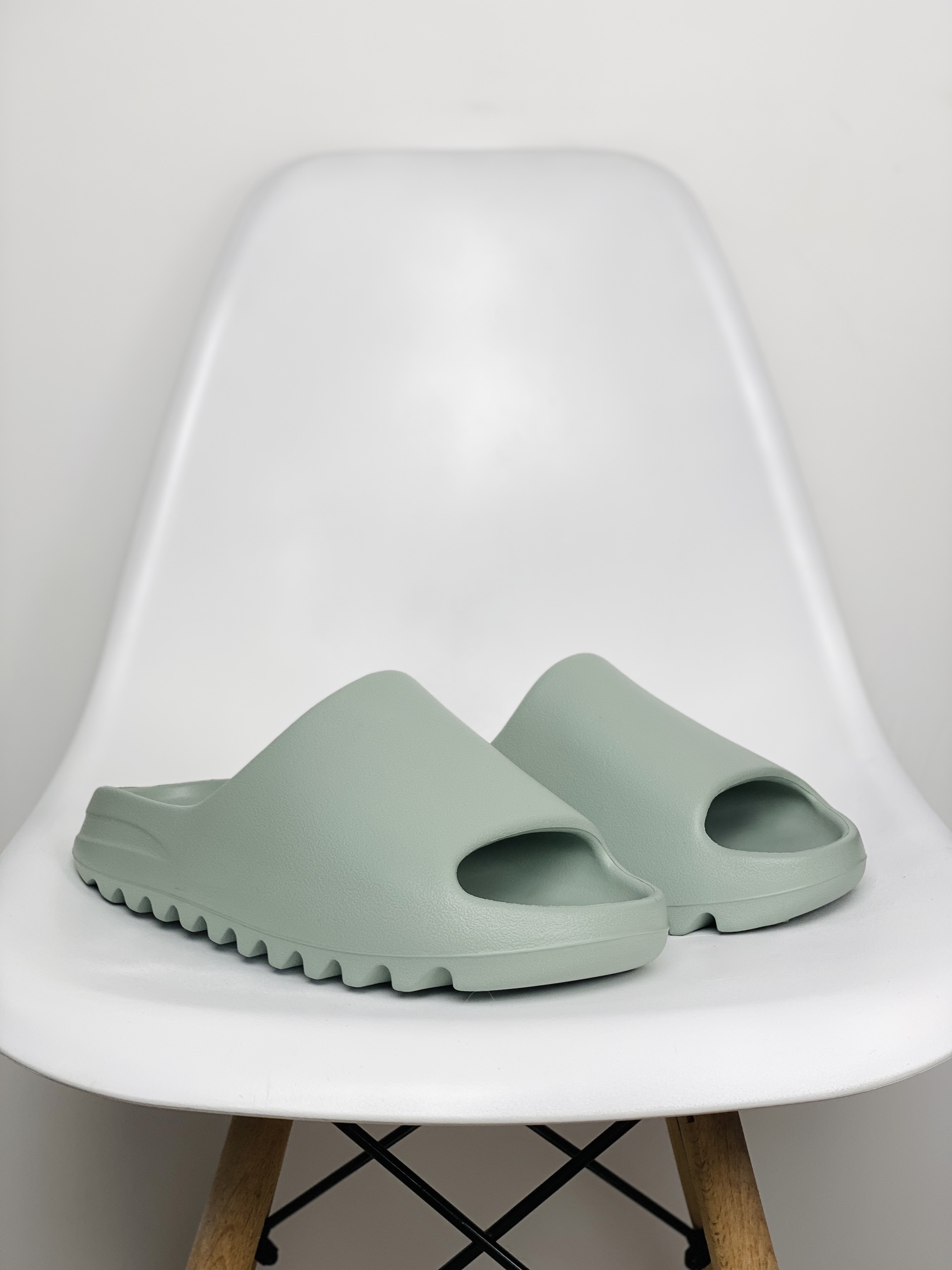  originals Yeezy Slide Resin   室外 室内拖鞋 沙滩鞋 男鞋 女鞋  海盐配色 ID5480