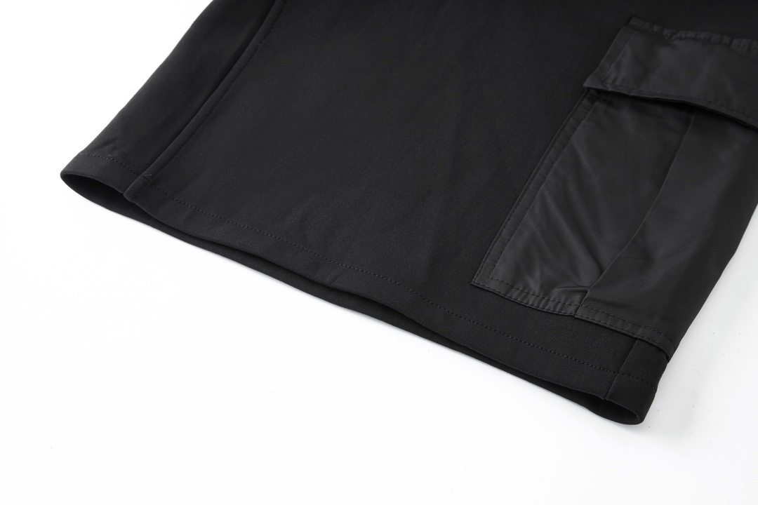 PRADA 普拉达 纯色拼接尼龙大口袋 工装裤 裤子 短裤 黑色 