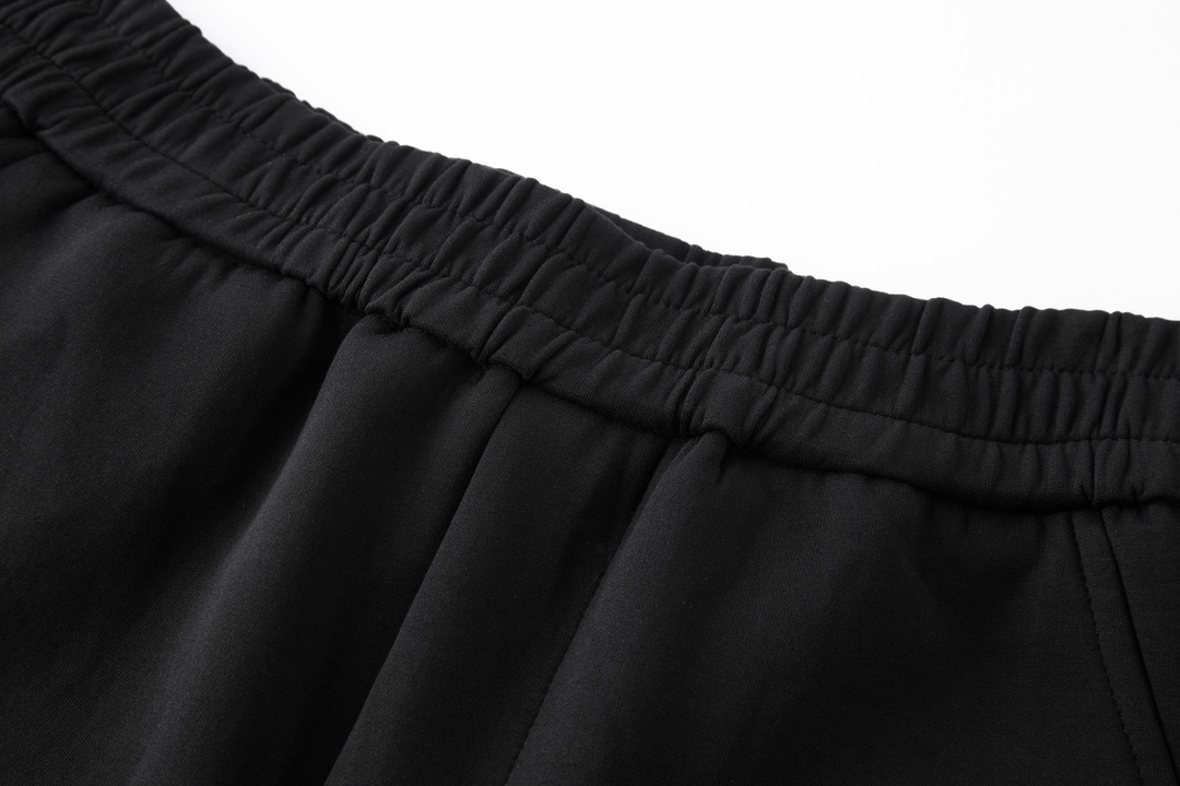 PRADA 普拉达 纯色拼接尼龙大口袋 工装裤 裤子 短裤 黑色 