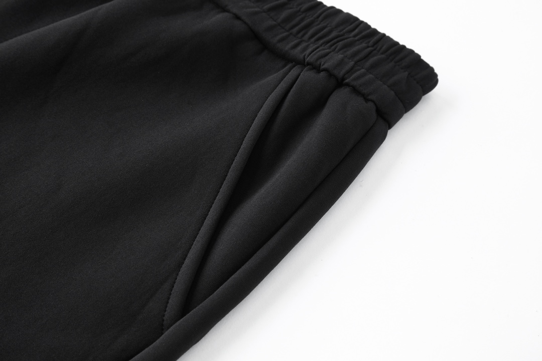 PRADA 普拉达 纯色拼接尼龙大口袋 工装裤 裤子 短裤 黑色 