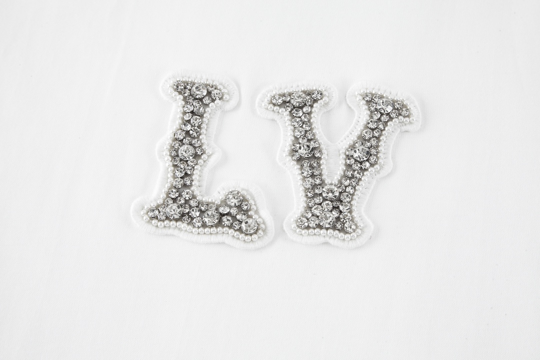 LOUIS VUITTON 路易威登 菲董水钻字母logo 圆领 短袖 T恤 上衣 夏款 白色