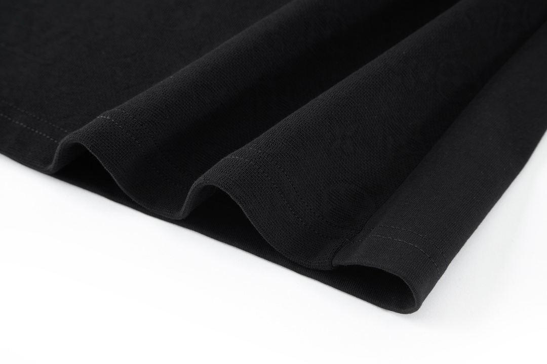 LOUIS VUITTON 路易威登 暗纹口袋拼接圆领短袖 T恤 上衣 夏款 黑色 1AFPT6