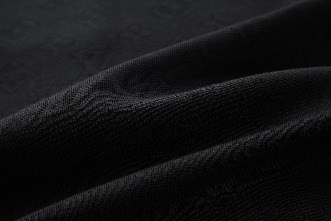 LOUIS VUITTON 路易威登 暗纹口袋拼接圆领短袖 T恤 上衣 夏款 黑色 1AFPT6