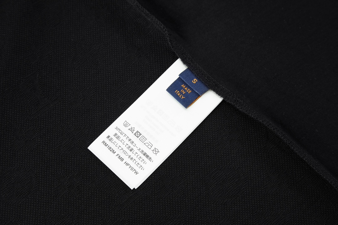 LOUIS VUITTON 路易威登 暗纹口袋拼接圆领短袖 T恤 上衣 夏款 黑色 1AFPT6