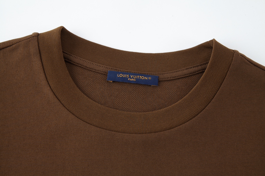 LOUIS VUITTON 路易威登 暗纹口袋拼接圆领短袖 T恤 上衣 夏款 巧克力色 1AFPT6