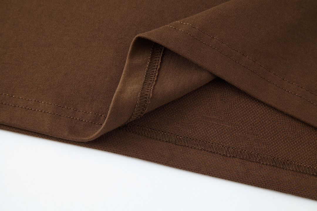 LOUIS VUITTON 路易威登 暗纹口袋拼接圆领短袖 T恤 上衣 夏款 巧克力色 1AFPT6