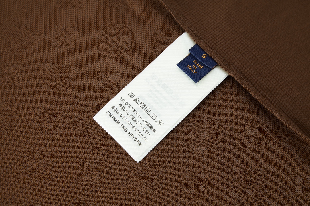 LOUIS VUITTON 路易威登 暗纹口袋拼接圆领短袖 T恤 上衣 夏款 巧克力色 1AFPT6