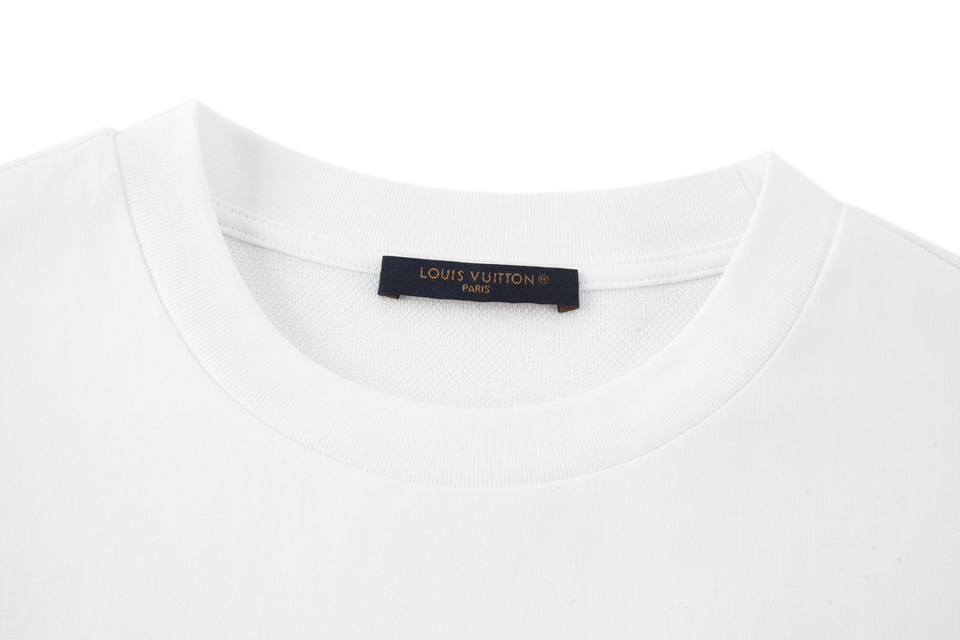 LOUIS VUITTON 路易威登 暗纹口袋拼接圆领短袖 T恤 上衣 夏款 白色 1AFPT6