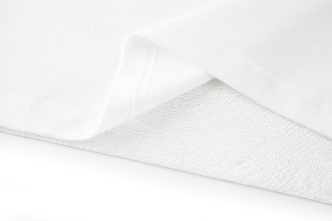 LOUIS VUITTON 路易威登 暗纹口袋拼接圆领短袖 T恤 上衣 夏款 白色 1AFPT6