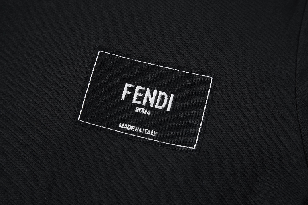 FENDI 芬迪 纯色logo刺绣胸标 T恤 短袖 上衣 夏款 黑色 FY0894A9RLF0QA1