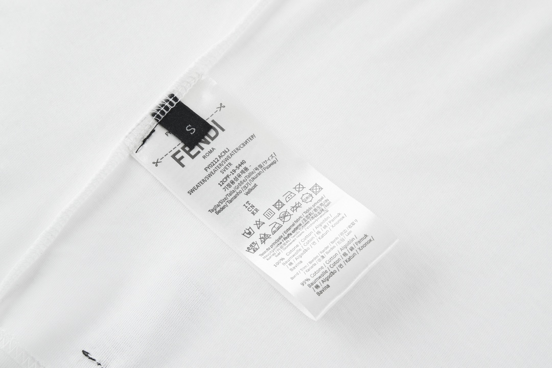FENDI 芬迪 纯色logo刺绣胸标 T恤 短袖 上衣 夏款 白色 FY0894A9RLF0QA1