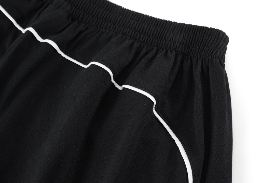 Balenciaga 巴黎世家 曼联刺绣图标 短裤 黑色 五分裤 休闲裤 运动裤 夏季 黑色 777709TPVW46643