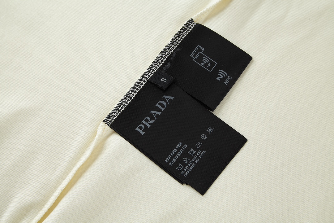 PRADA 普拉达 纯色徽标口袋 圆领 短袖 T恤 杏色