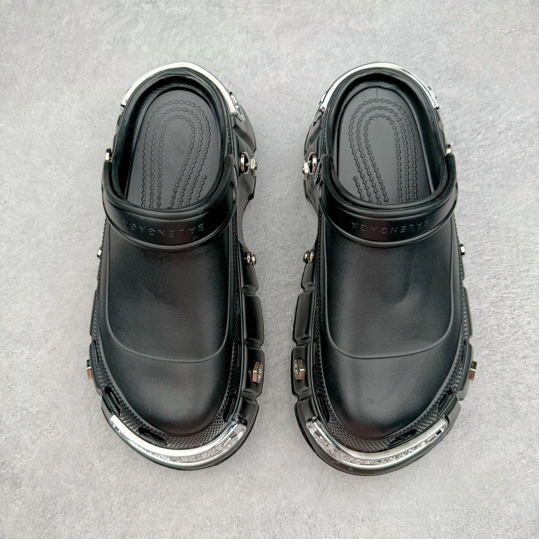 BALENCIAGA  Crocs HardCrocs Sandal 卡骆驰   白色 洞洞鞋 凉鞋 室内外 拖鞋 沙滩鞋 黑银金属铆钉”687398 W1S8N 1081