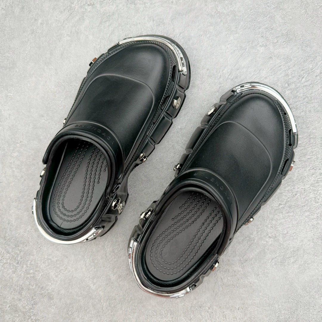 BALENCIAGA  Crocs HardCrocs Sandal 卡骆驰   白色 洞洞鞋 凉鞋 室内外 拖鞋 沙滩鞋 黑银金属铆钉”687398 W1S8N 1081