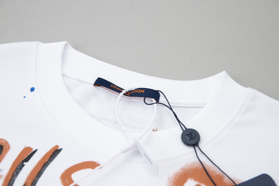  LOUIS VUITTON 全幅涂鸦水绘 路易威登  短袖 圆领 T 恤 上衣 夏款 白色  黑色