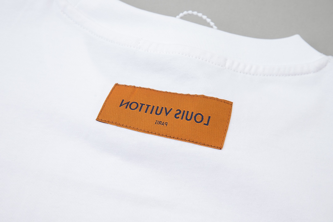  LOUIS VUITTON 全幅涂鸦水绘 路易威登  短袖 圆领 T 恤 上衣 夏款 白色  黑色