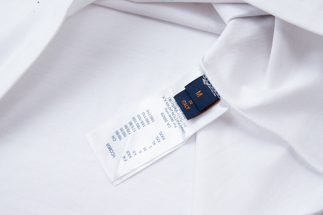  LOUIS VUITTON 全幅涂鸦水绘 路易威登  短袖 圆领 T 恤 上衣 夏款 白色  黑色