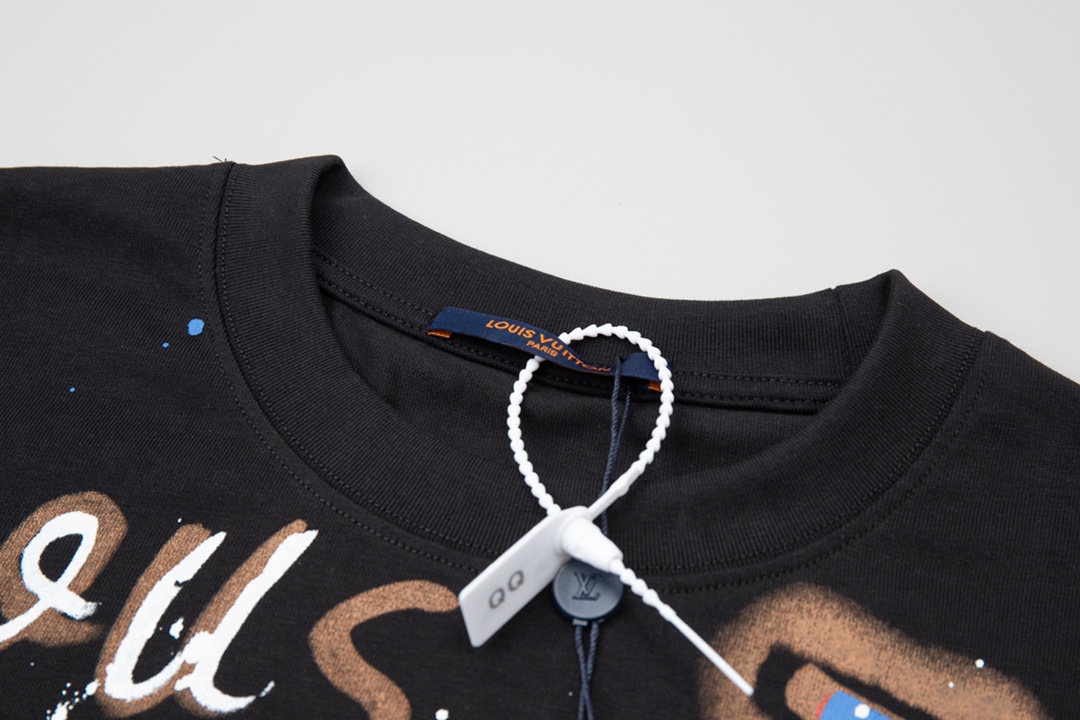  LOUIS VUITTON 全幅涂鸦水绘 路易威登  短袖 圆领 T 恤 上衣 夏款 白色  黑色