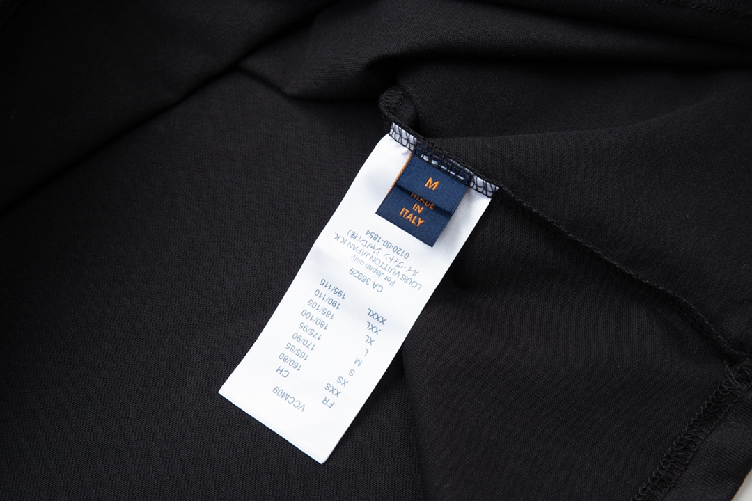  LOUIS VUITTON 全幅涂鸦水绘 路易威登  短袖 圆领 T 恤 上衣 夏款 白色  黑色