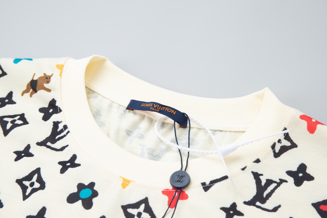  LOUIS VUITTON TYLER 小狗满印LOGO  路易威登 LV  短袖 圆领 T 恤 上衣 夏款  白色