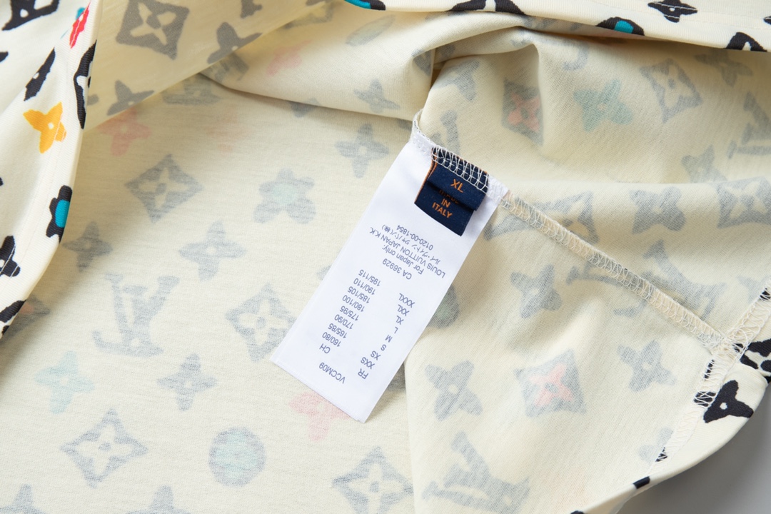  LOUIS VUITTON TYLER 小狗满印LOGO  路易威登 LV  短袖 圆领 T 恤 上衣 夏款  白色