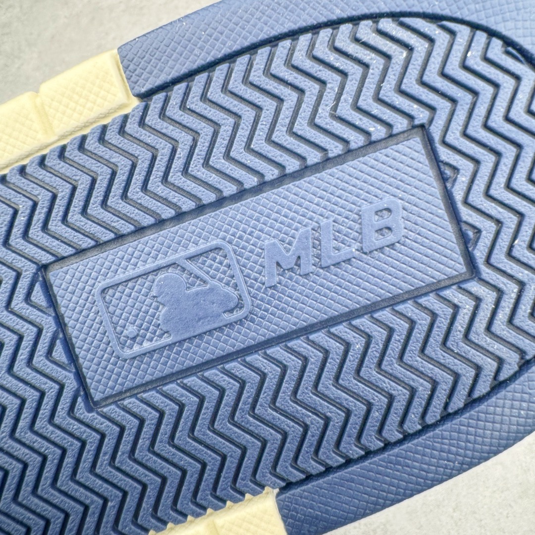  MLB Chunky Liner 纽约洋基队  低筒 厚底 老爹鞋 防滑减震耐磨 板鞋 休闲鞋 男鞋 女鞋 波鞋 红色 3ASXCLB3N-45RDS