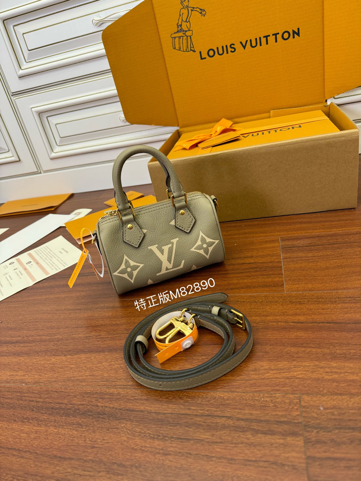  LOUIS VUITTON 路易威登 Speedy Nano可拆卸 可调节  压花图案 牛皮革 斜挎包 单肩包 手提包 超迷你 奶油色 M82890