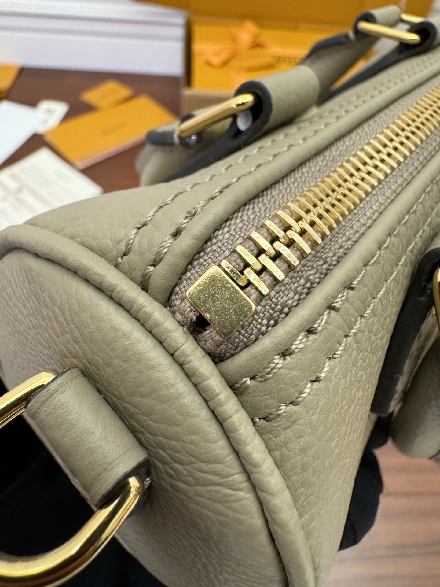  LOUIS VUITTON 路易威登 Speedy Nano可拆卸 可调节  压花图案 牛皮革 斜挎包 单肩包 手提包 超迷你 奶油色 M82890