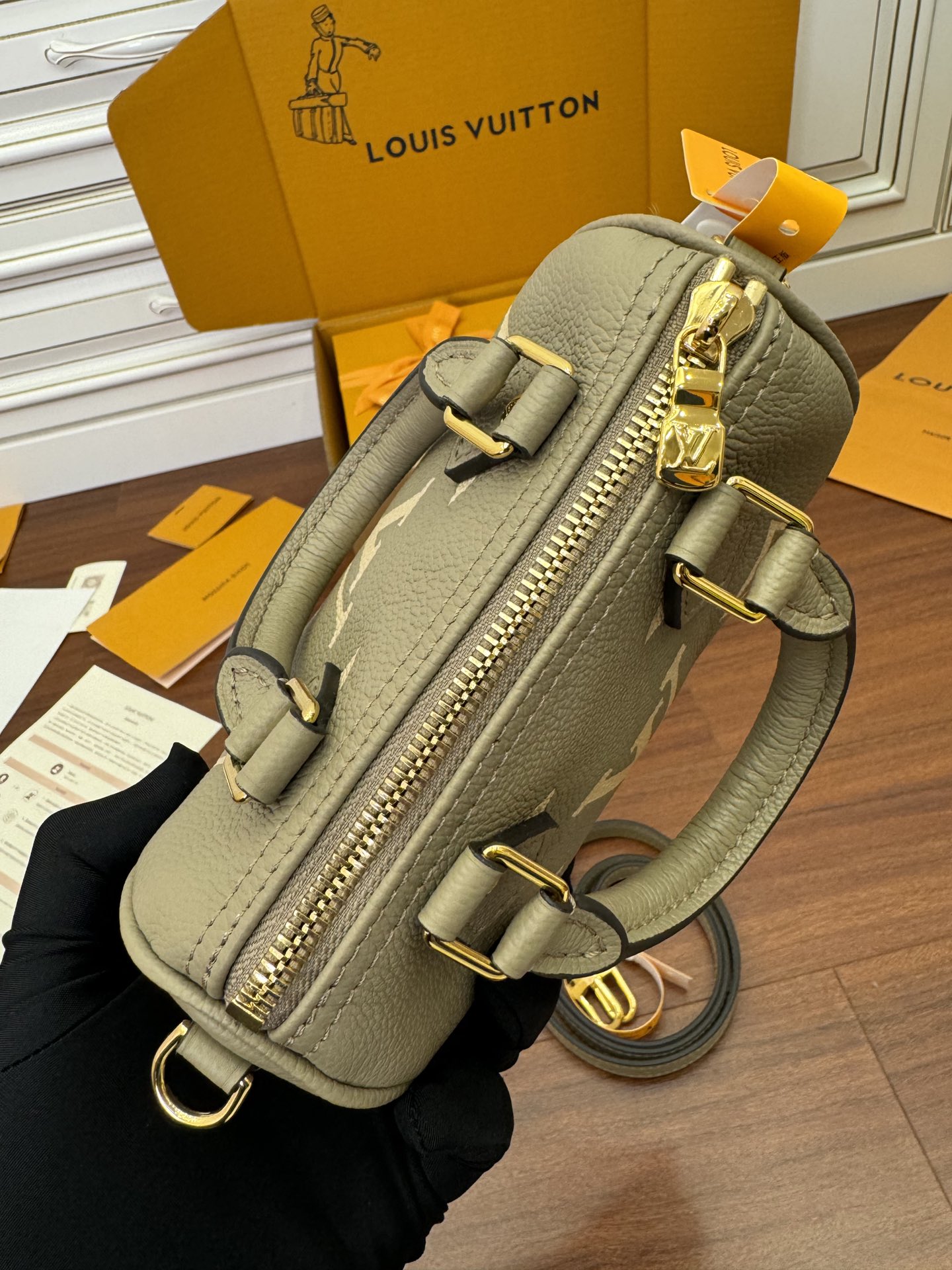  LOUIS VUITTON 路易威登 Speedy Nano可拆卸 可调节  压花图案 牛皮革 斜挎包 单肩包 手提包 超迷你 奶油色 M82890