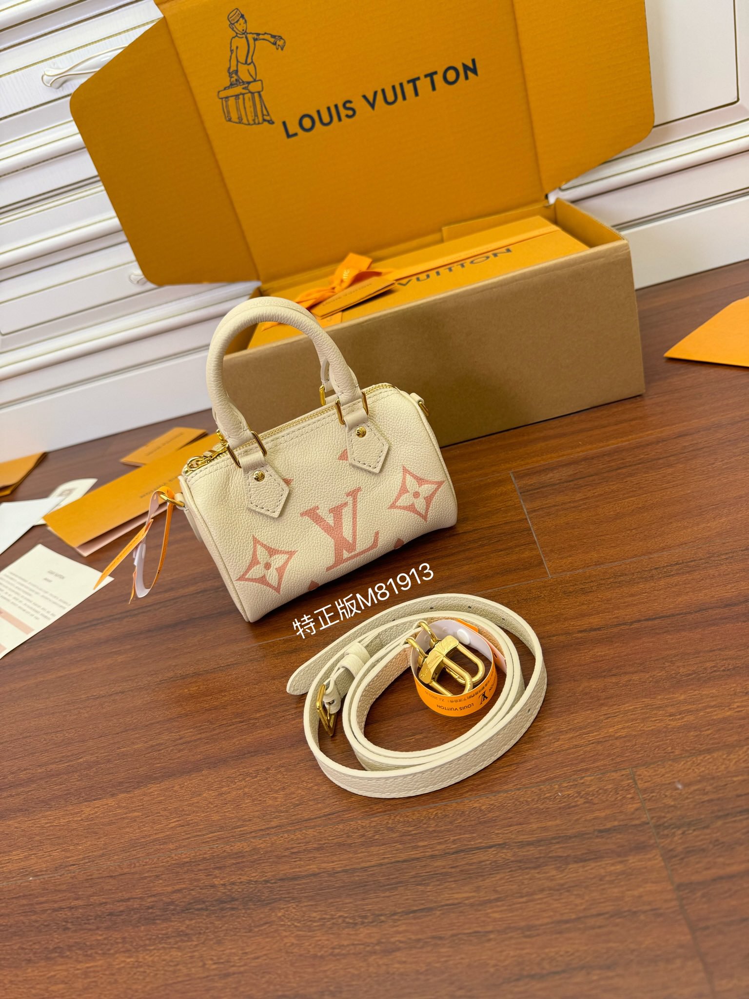 特级  LOUIS VUITTON 路易威登 Speedy Nano可拆卸 可调节  压花图案 牛皮革 斜挎包 单肩包 手提包 超迷你 粉色 M81913