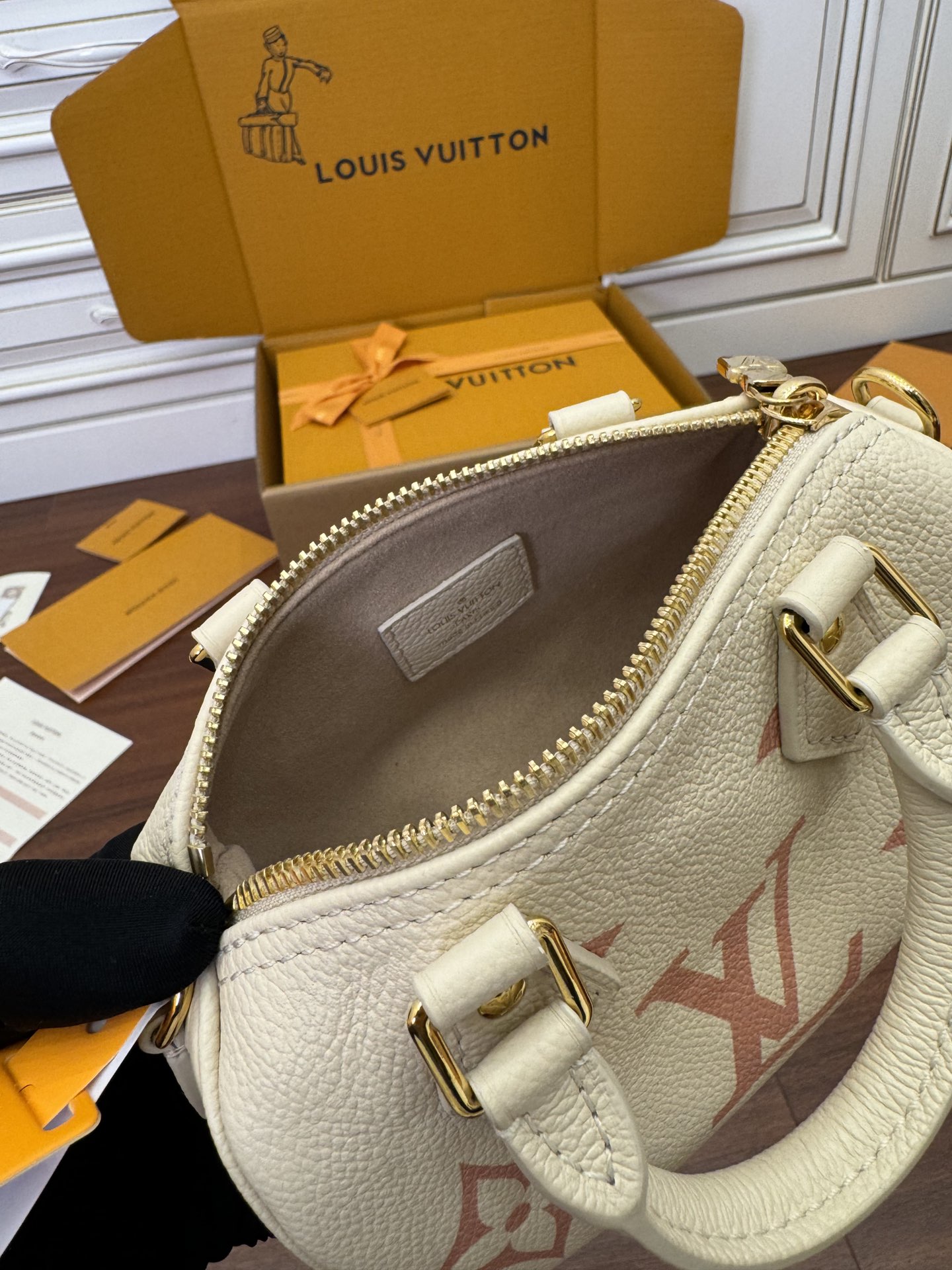 特级  LOUIS VUITTON 路易威登 Speedy Nano可拆卸 可调节  压花图案 牛皮革 斜挎包 单肩包 手提包 超迷你 粉色 M81913