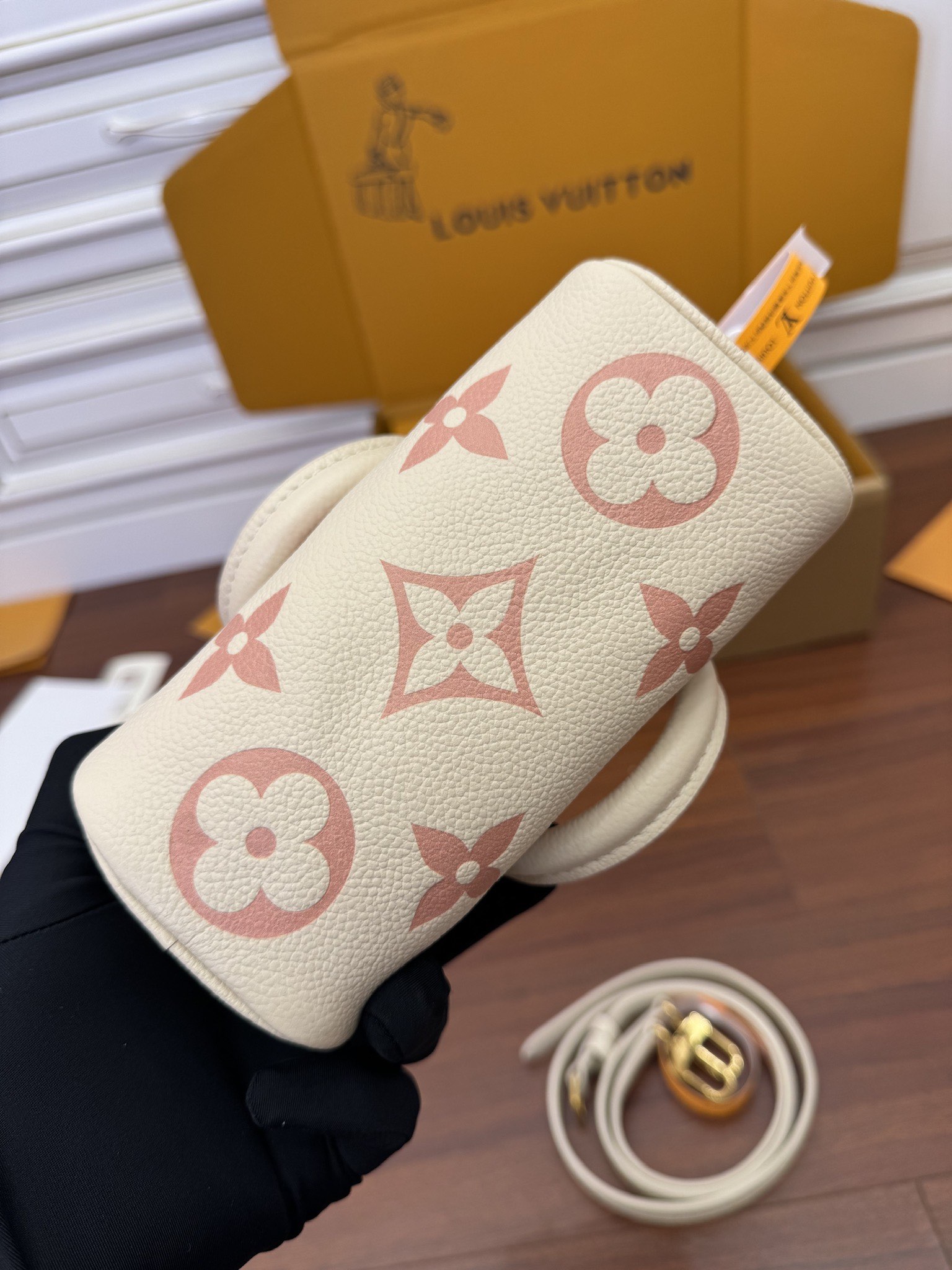 特级  LOUIS VUITTON 路易威登 Speedy Nano可拆卸 可调节  压花图案 牛皮革 斜挎包 单肩包 手提包 超迷你 粉色 M81913